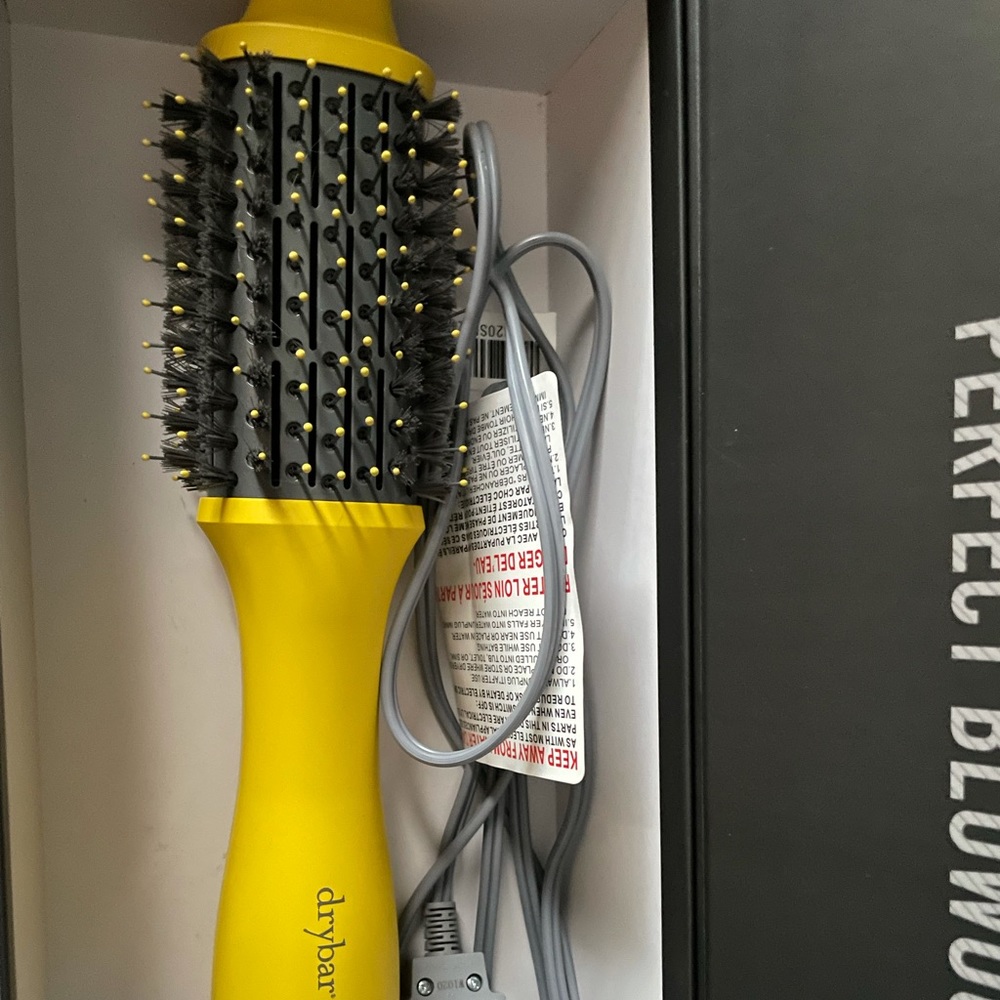 Drybar blow dryer brush